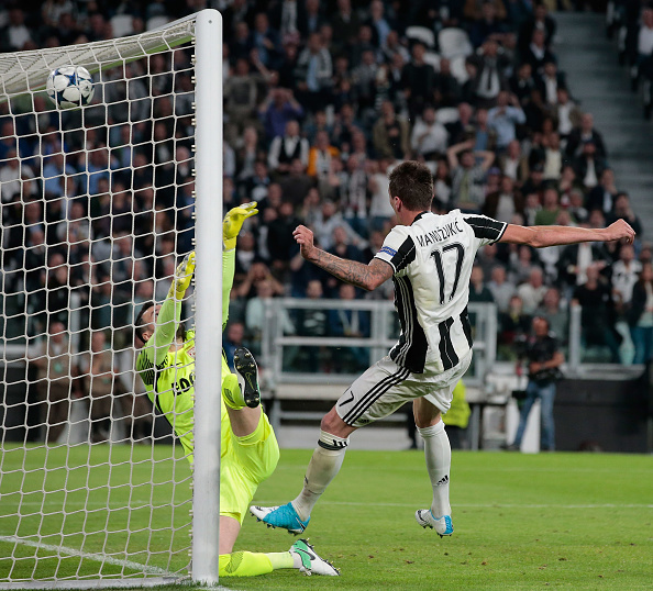 半岛体育官方入口-皮亚尼奇助攻伊瓜因破门，球队击败对手